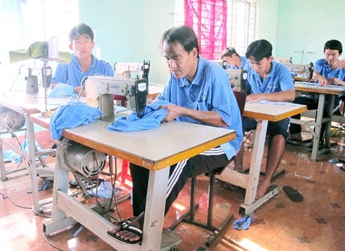 Drug addicts were provided vocational training after successfully detoxificating (Photo: SGGP)